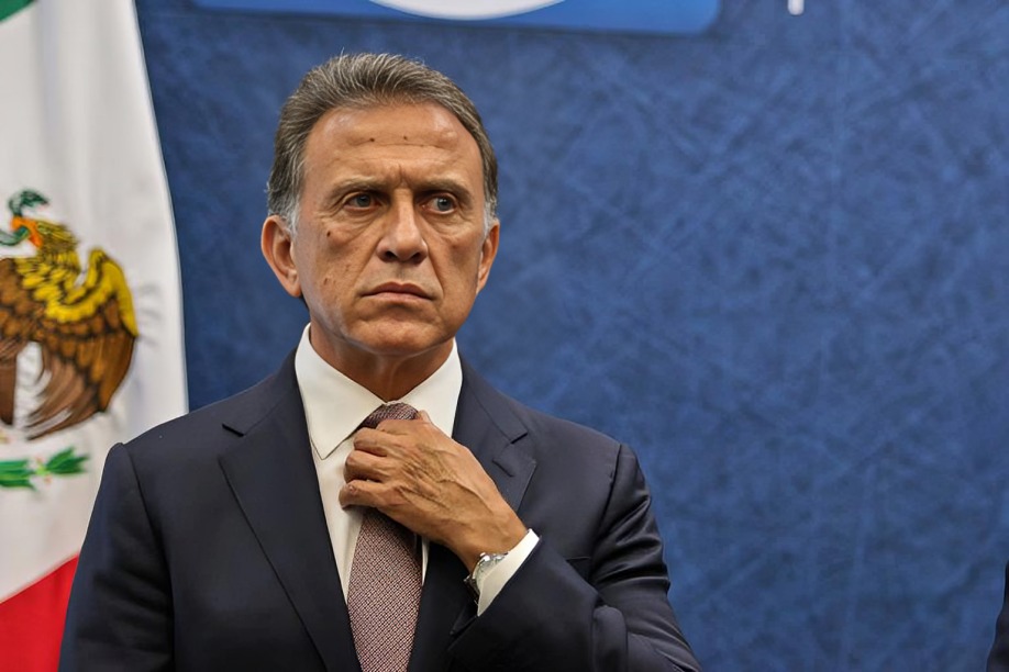 Yunes Linares se defiende de Claudio X