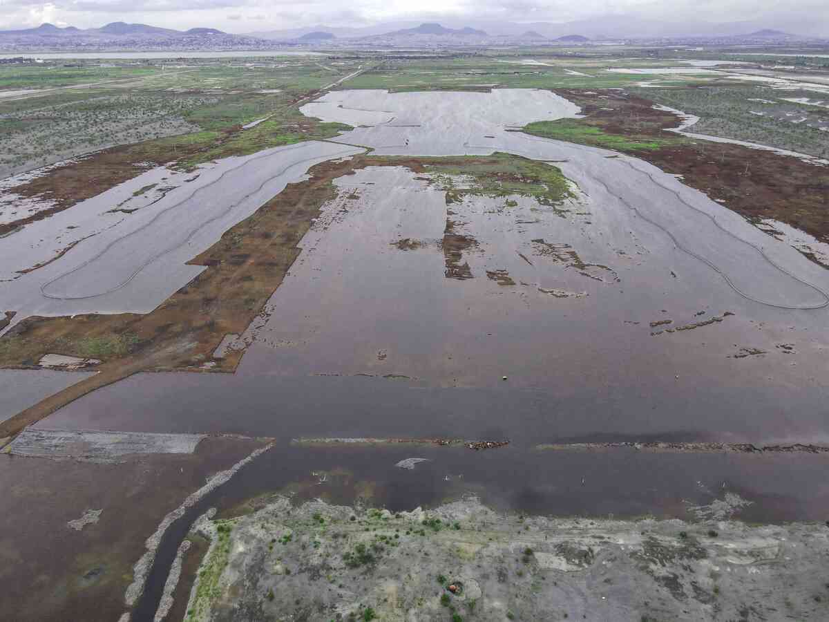 Aeropuerto de Peña Nieto inundado