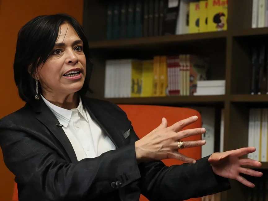 Anabel Hernández se lanza contra Sheinbaum