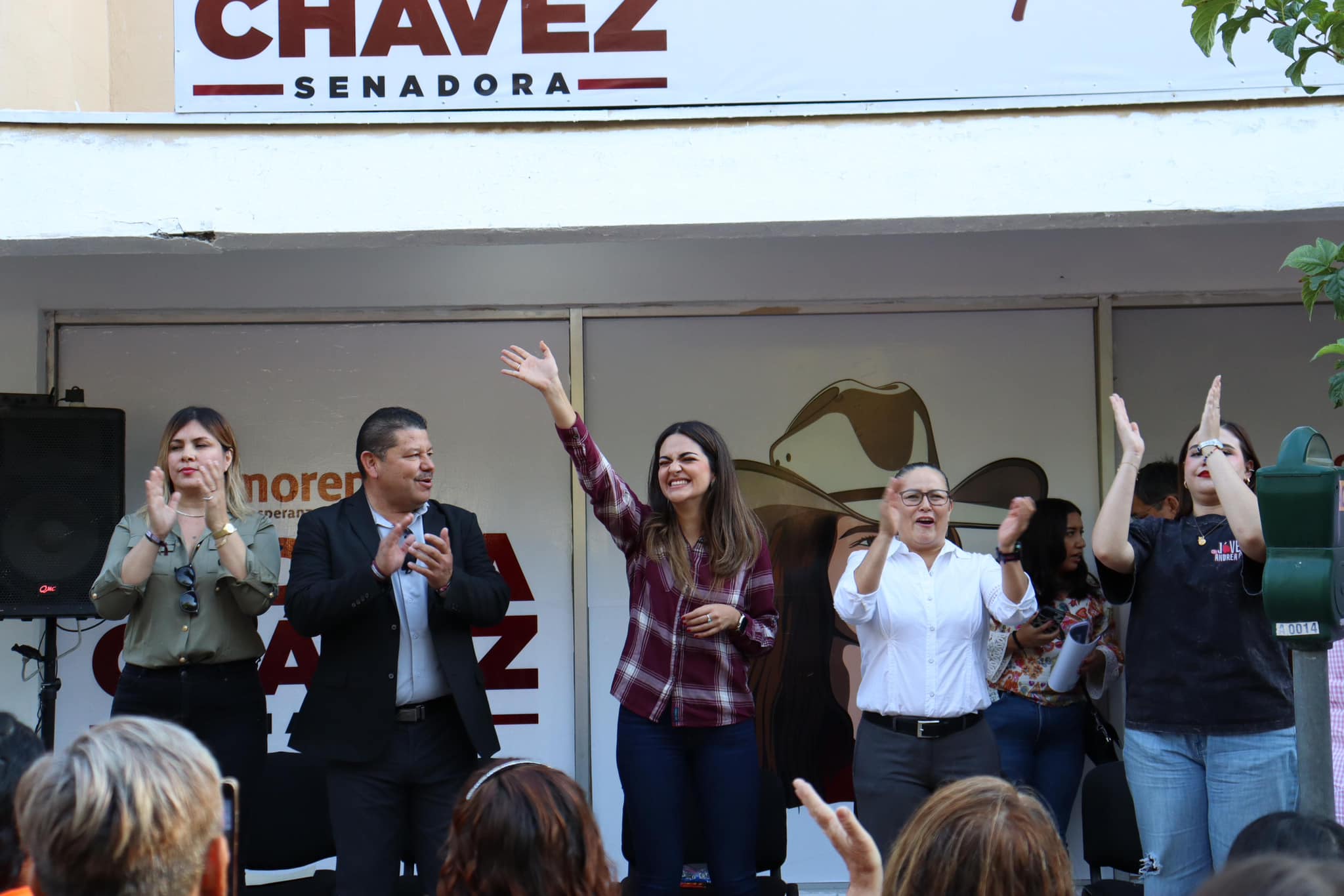 Andrea Chávez inaugura casa en Delicias