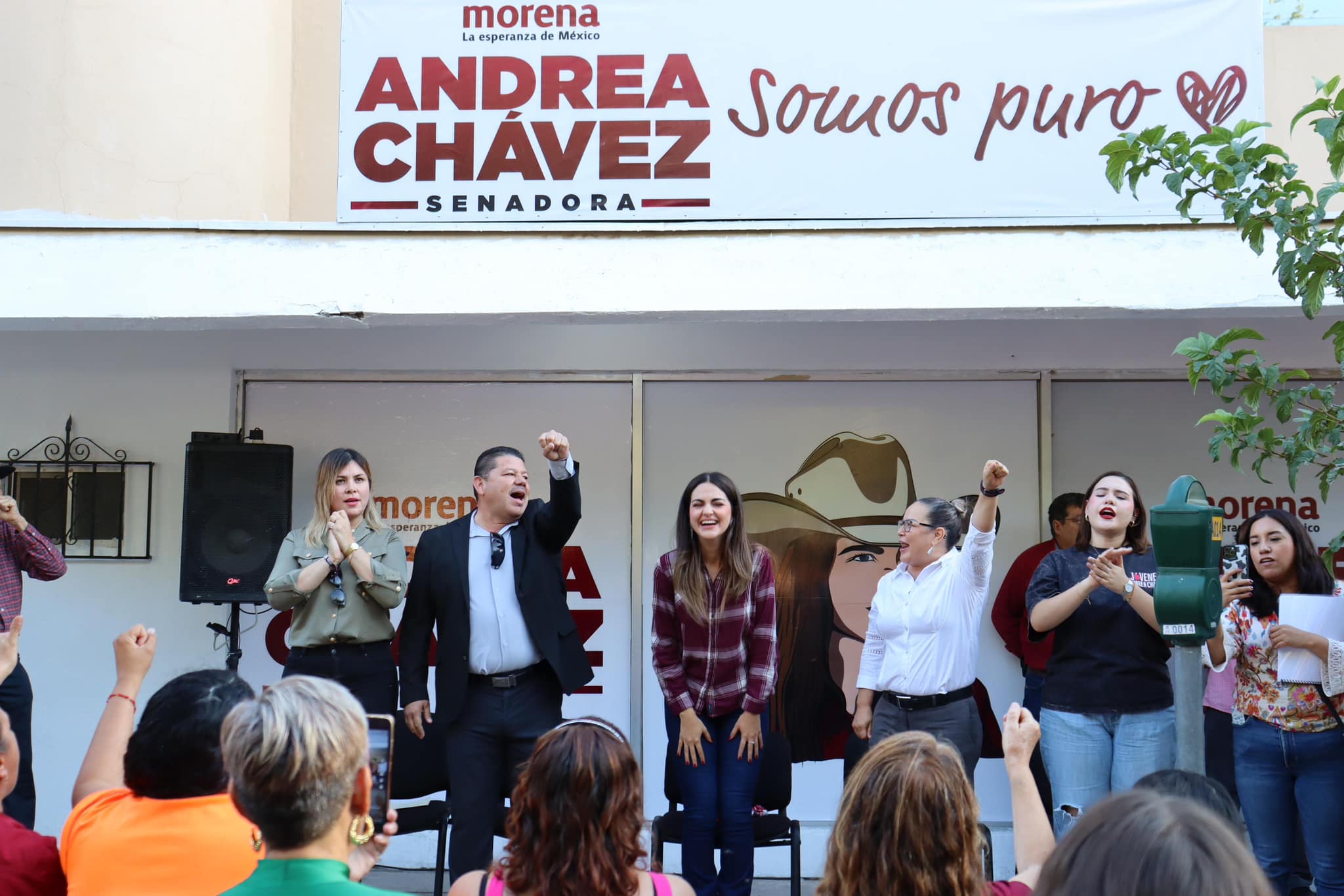 Andrea Chávez inaugura casa