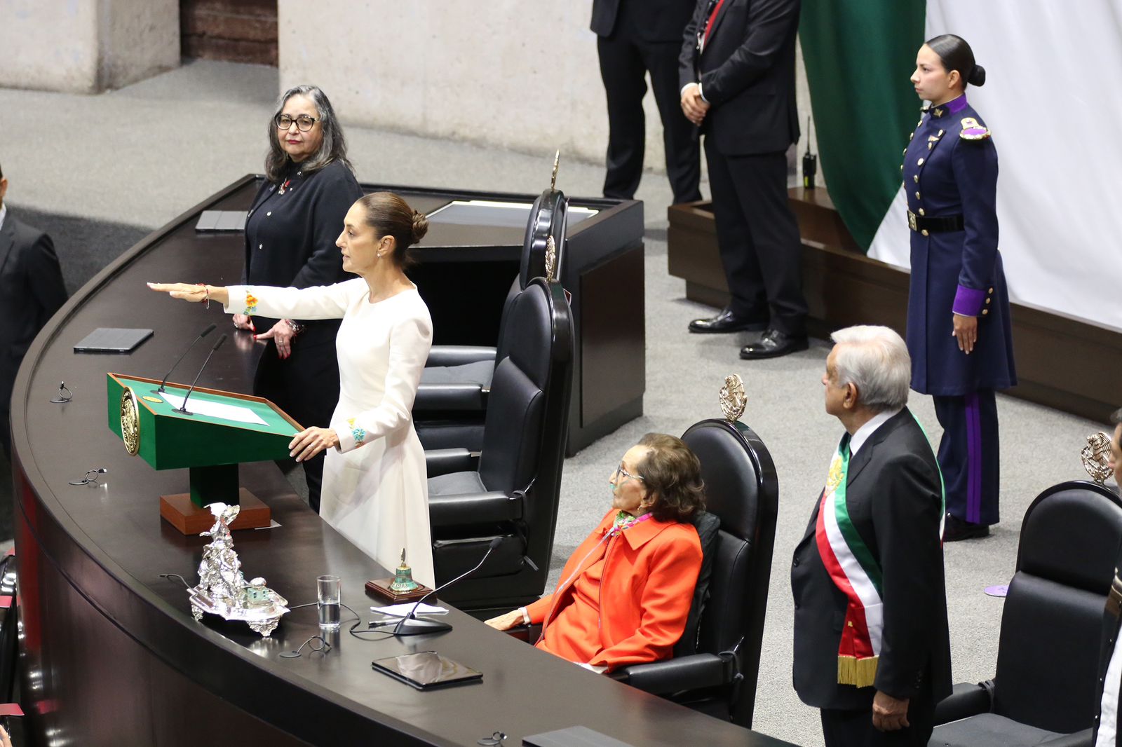 Armenta acompaña a Sheinbaum a su toma de protesta