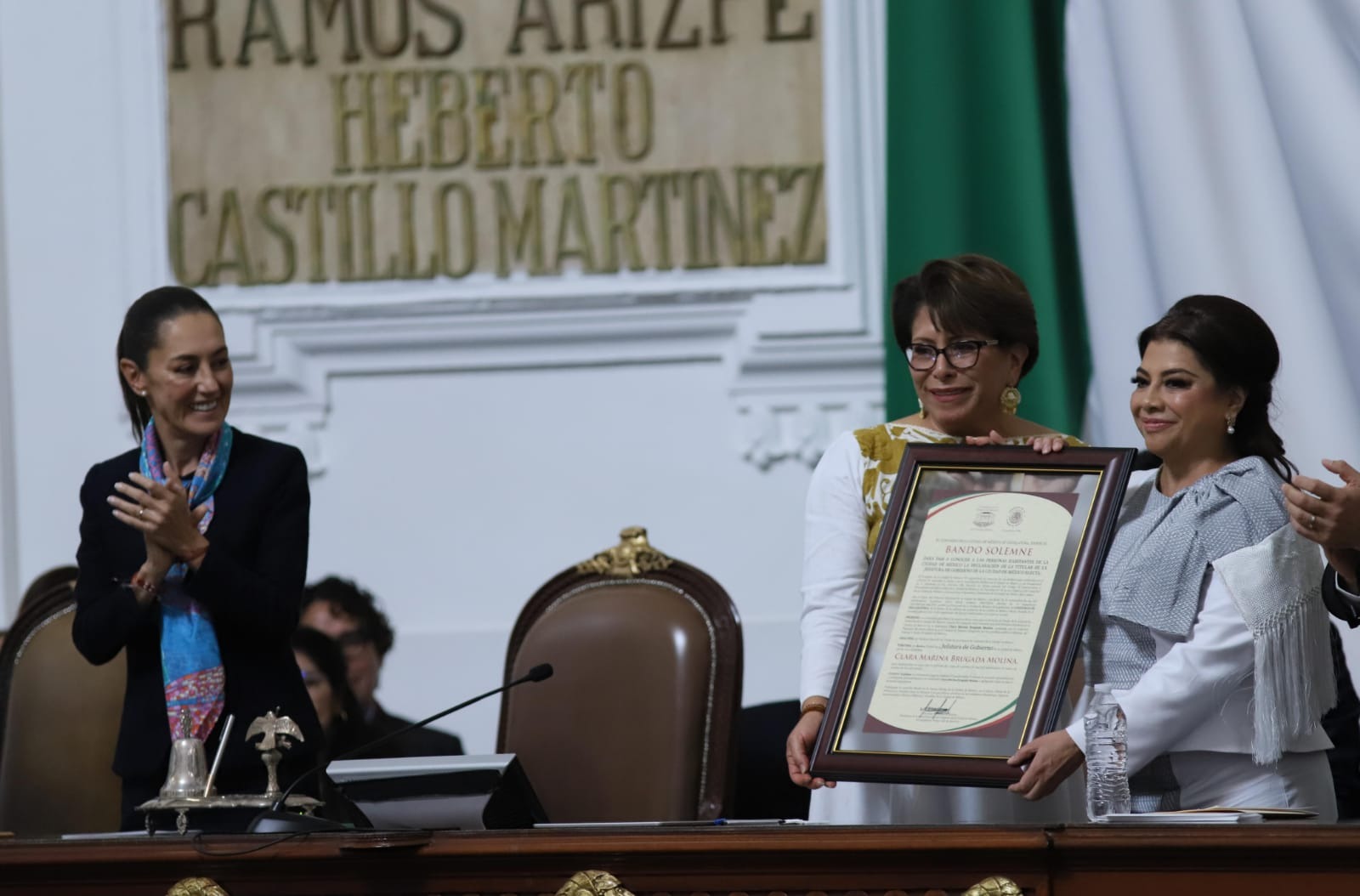 Clara Brugada toma protesta