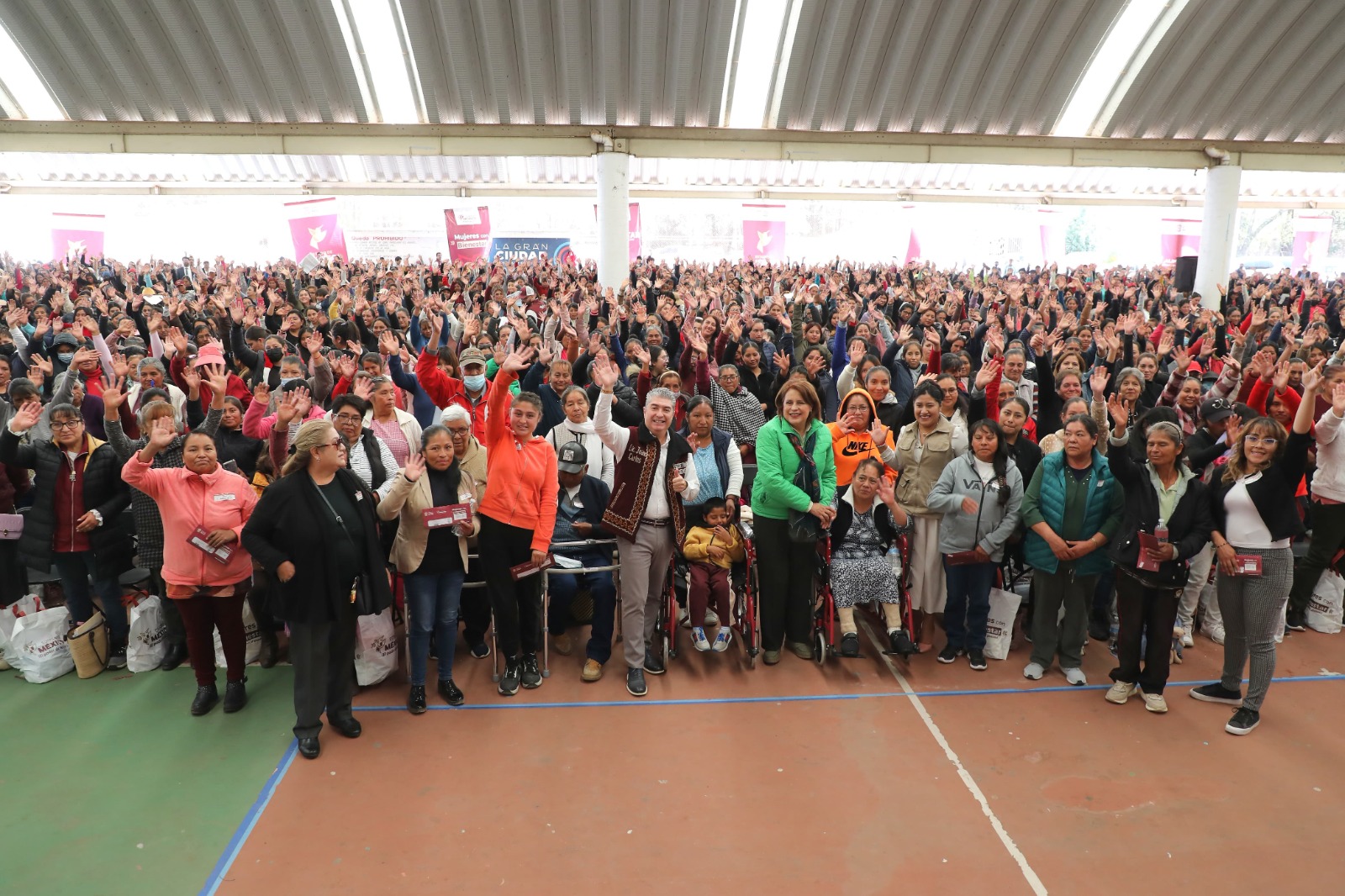 Delfina Gómez beneficia mujeres mexiquenses