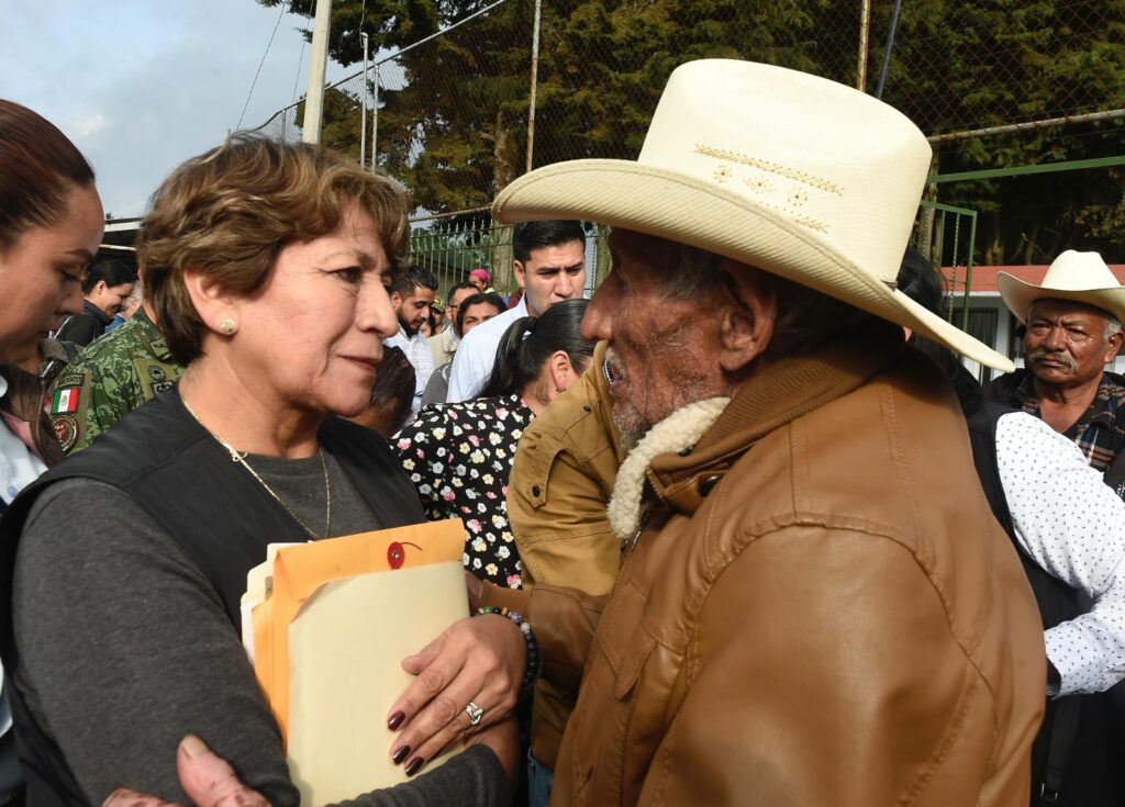 Delfina Gómez escuchó a habitantes