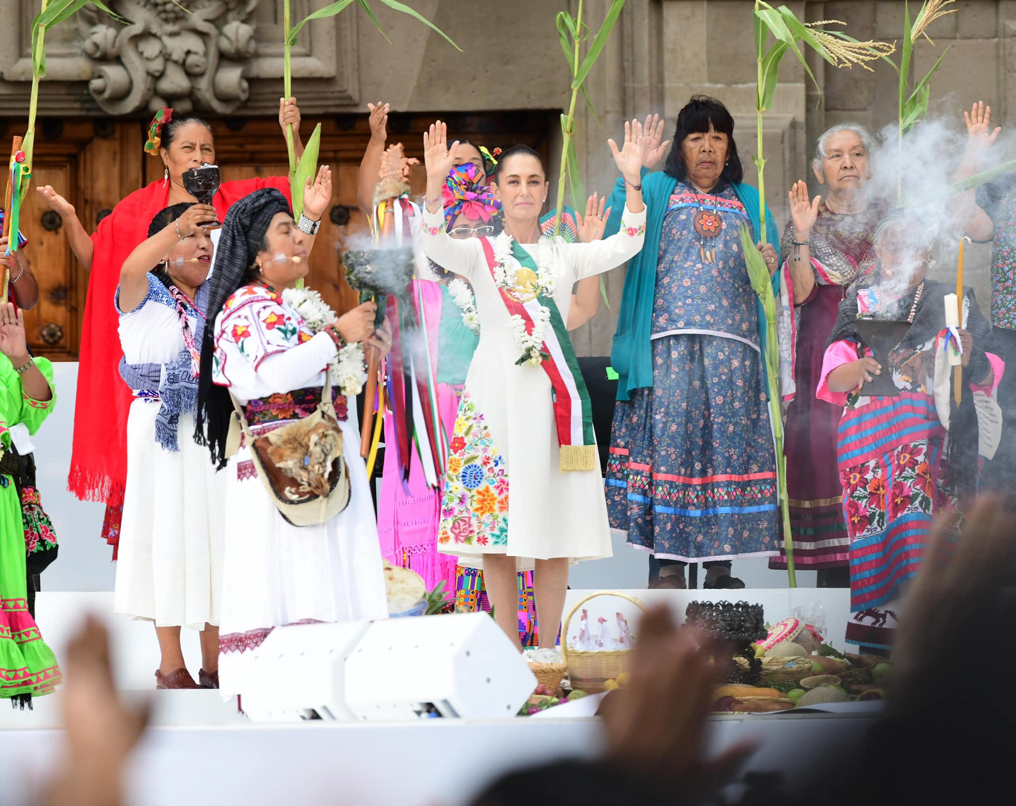 Delfina Gómez felicita a Sheinbaum por su toma de protesta