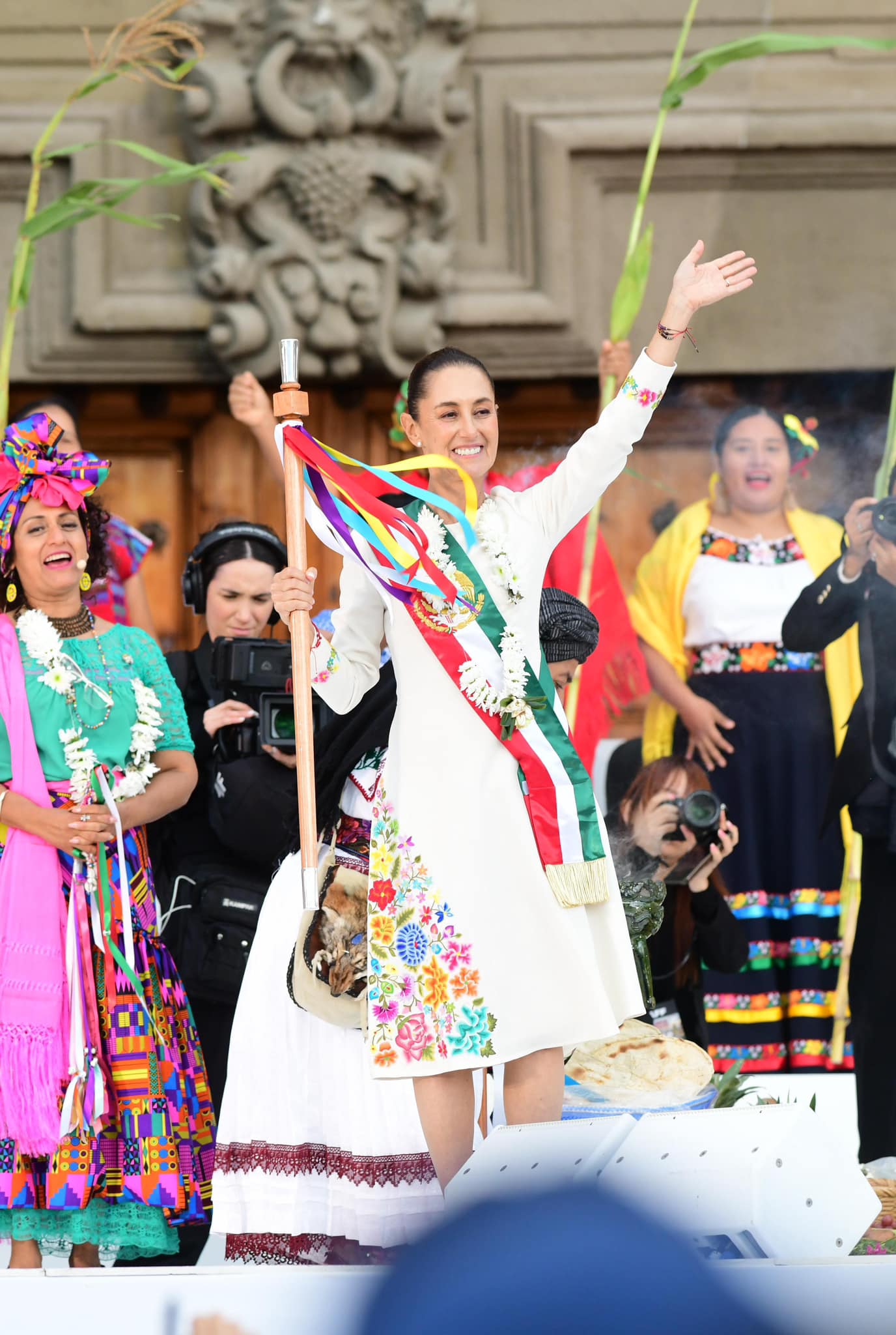 Delfina Gómez felicita a Sheinbaum por su toma de protesta