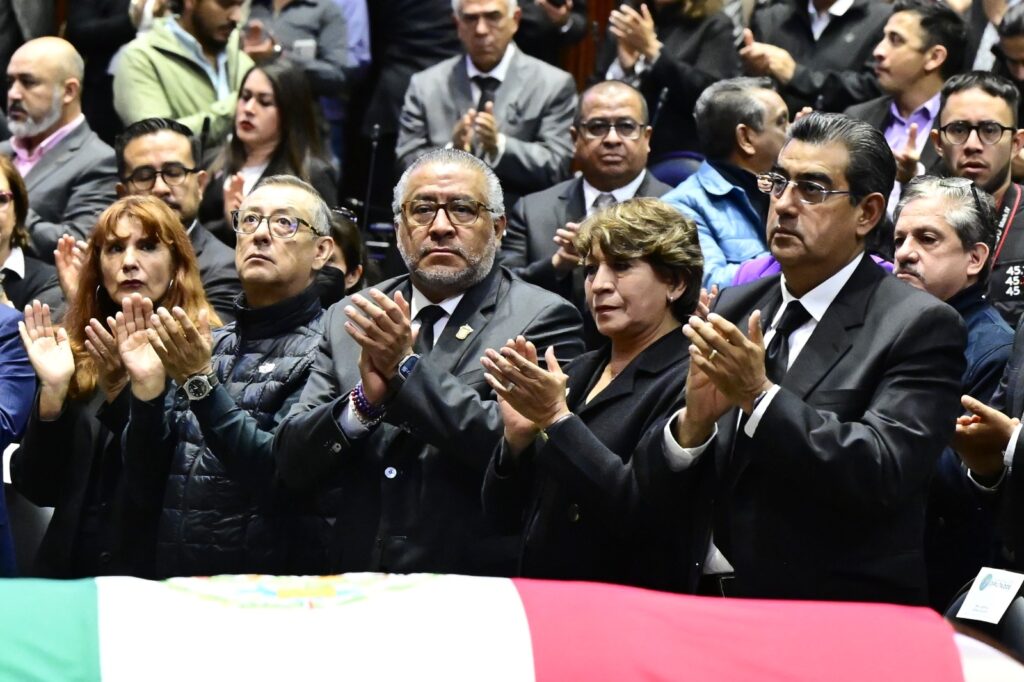 Delfina Gómez y Horacio Duarte en homenaje a Ifigenia Martínez