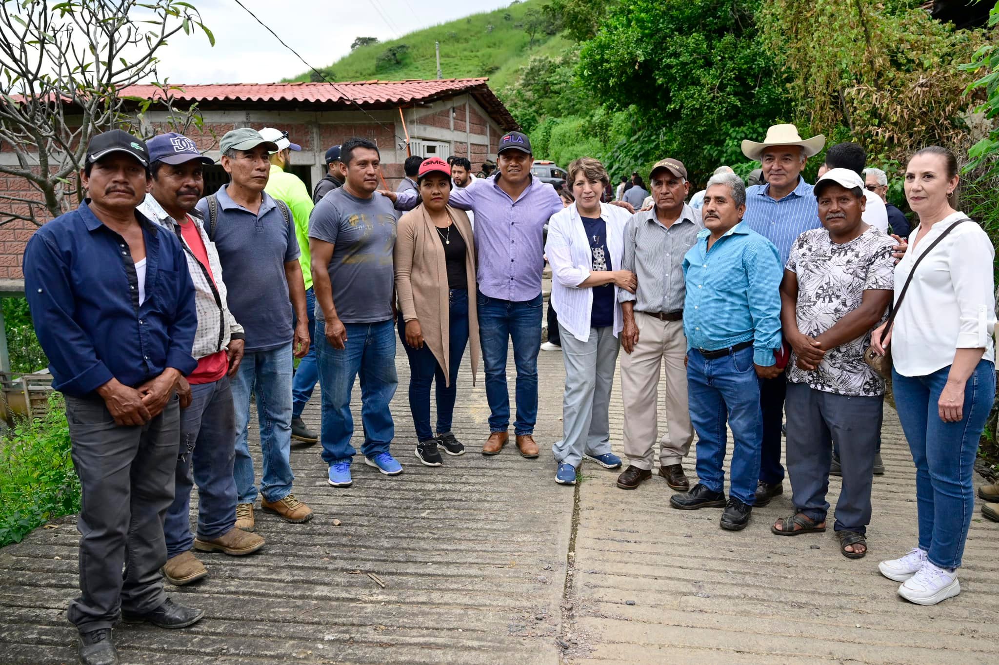 Delfina Gómez reubica familias