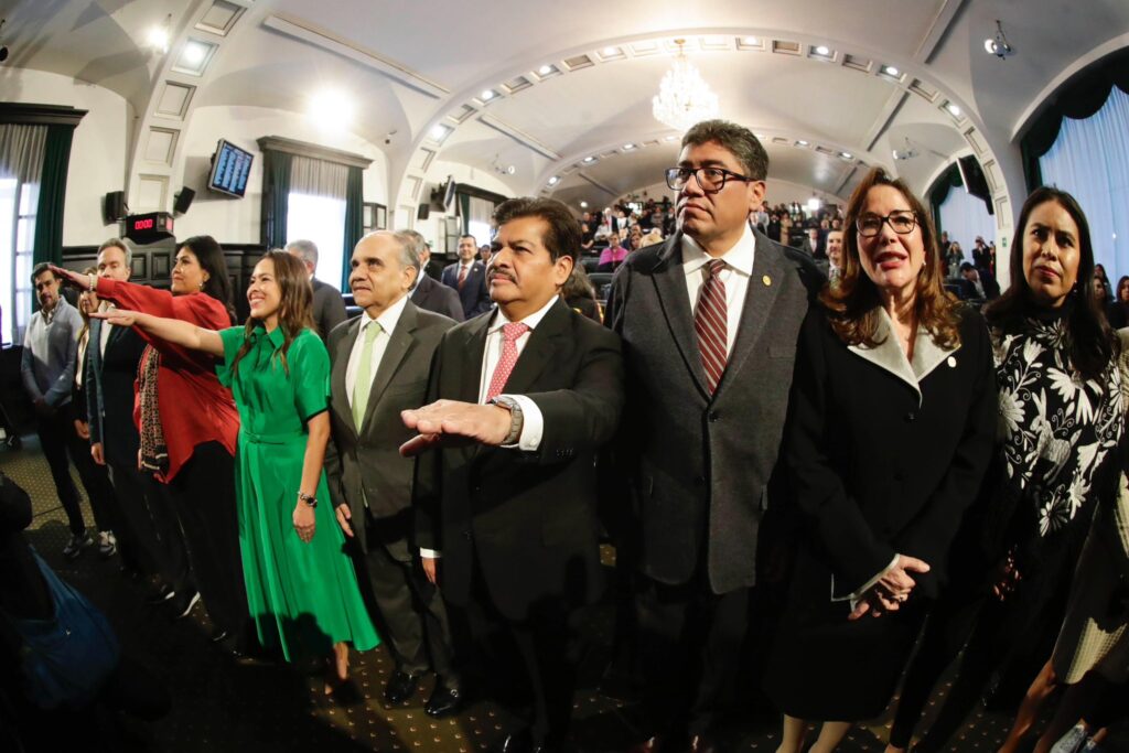 Guadalupe Chavira toma protesta en Senado