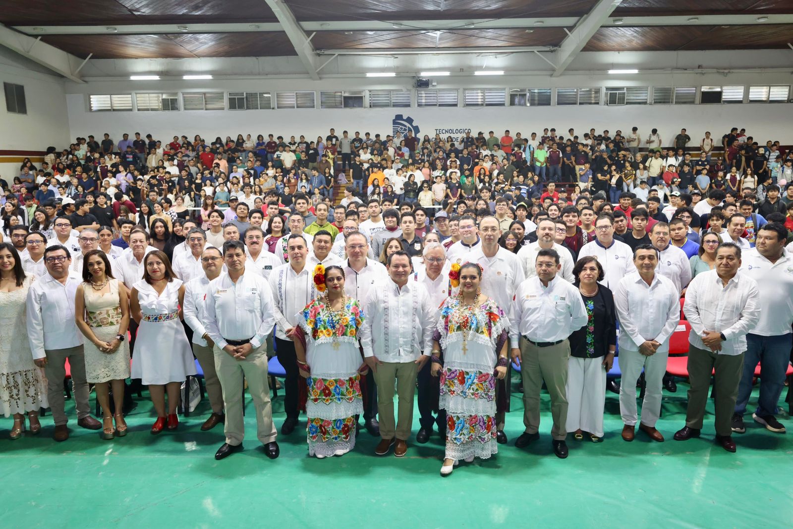 Huacho Díaz dará 20 mil becas a estudiantes de nivel superior