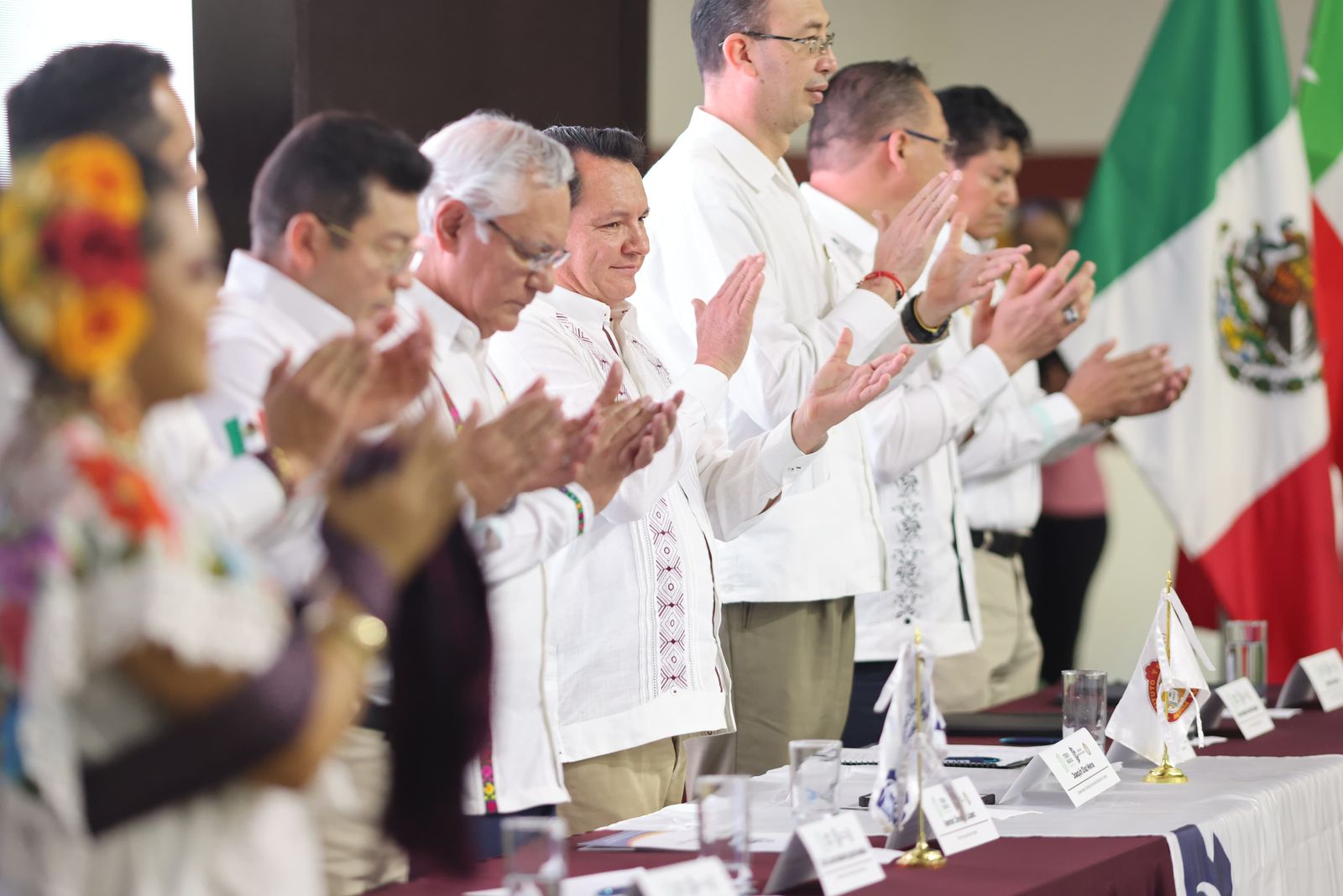 Huacho Díaz apoyará a jóvenes estudiantes de Yucatán