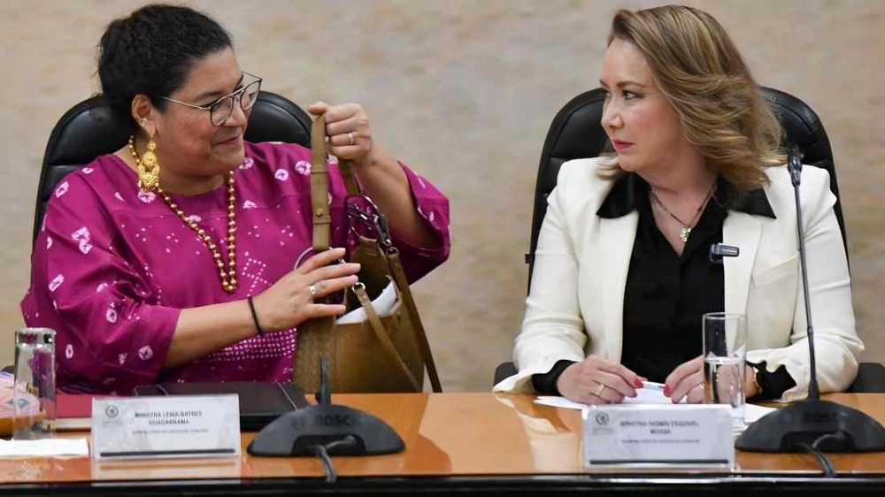 Lenia Batres y Yasmín Esquivel