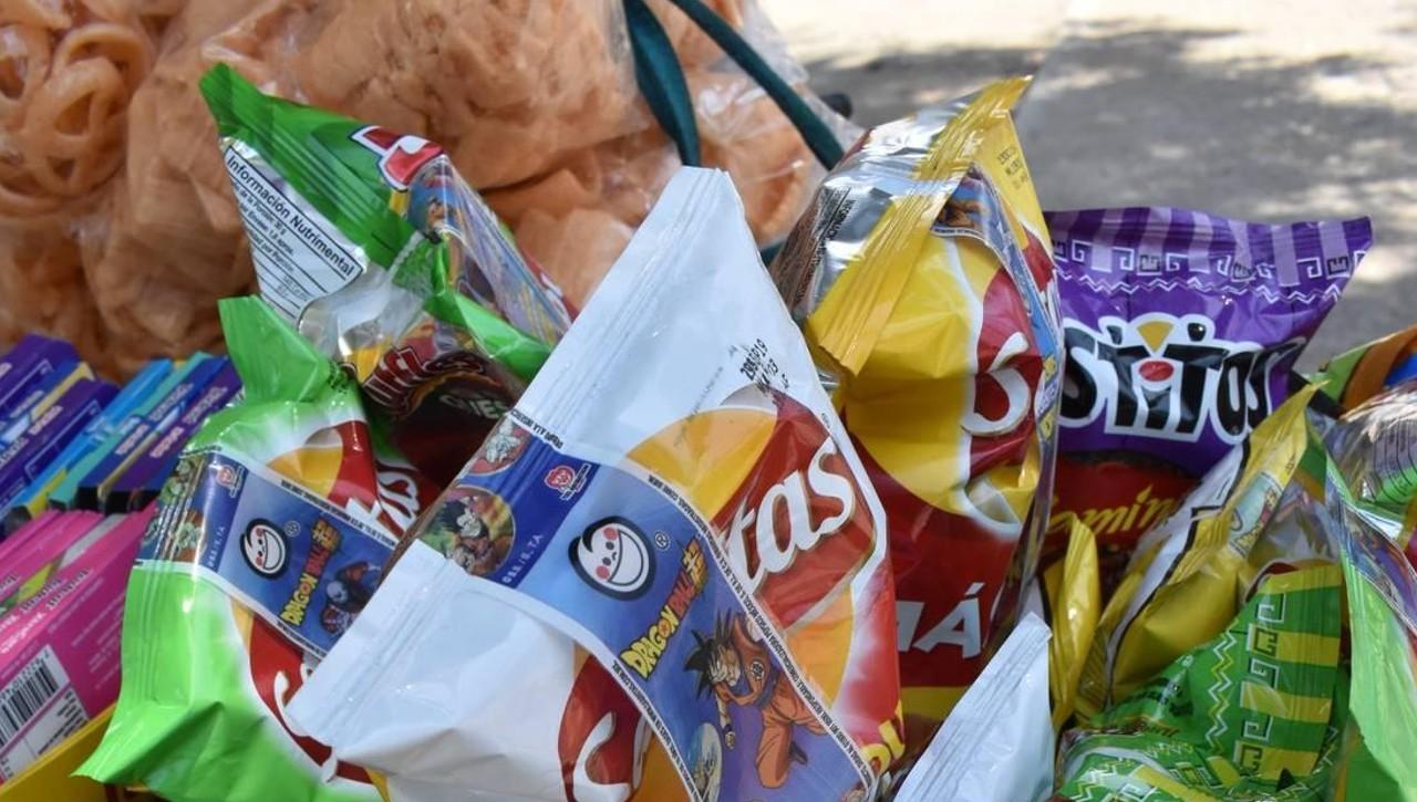 Mario Delgado prohíbe comida chatarra