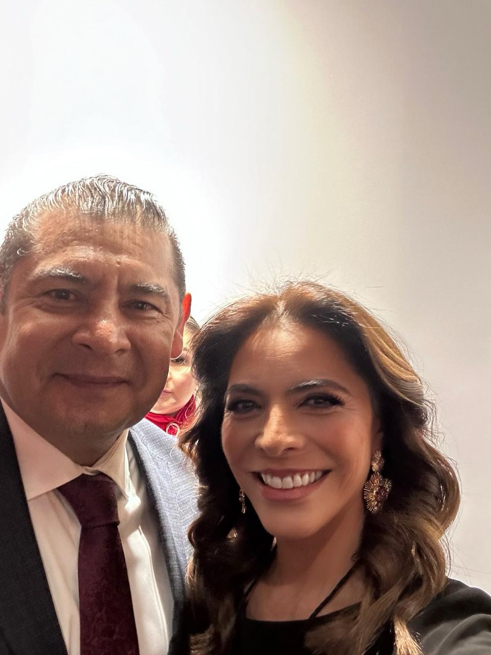 Olivia Salomón con Alejandro Armenta