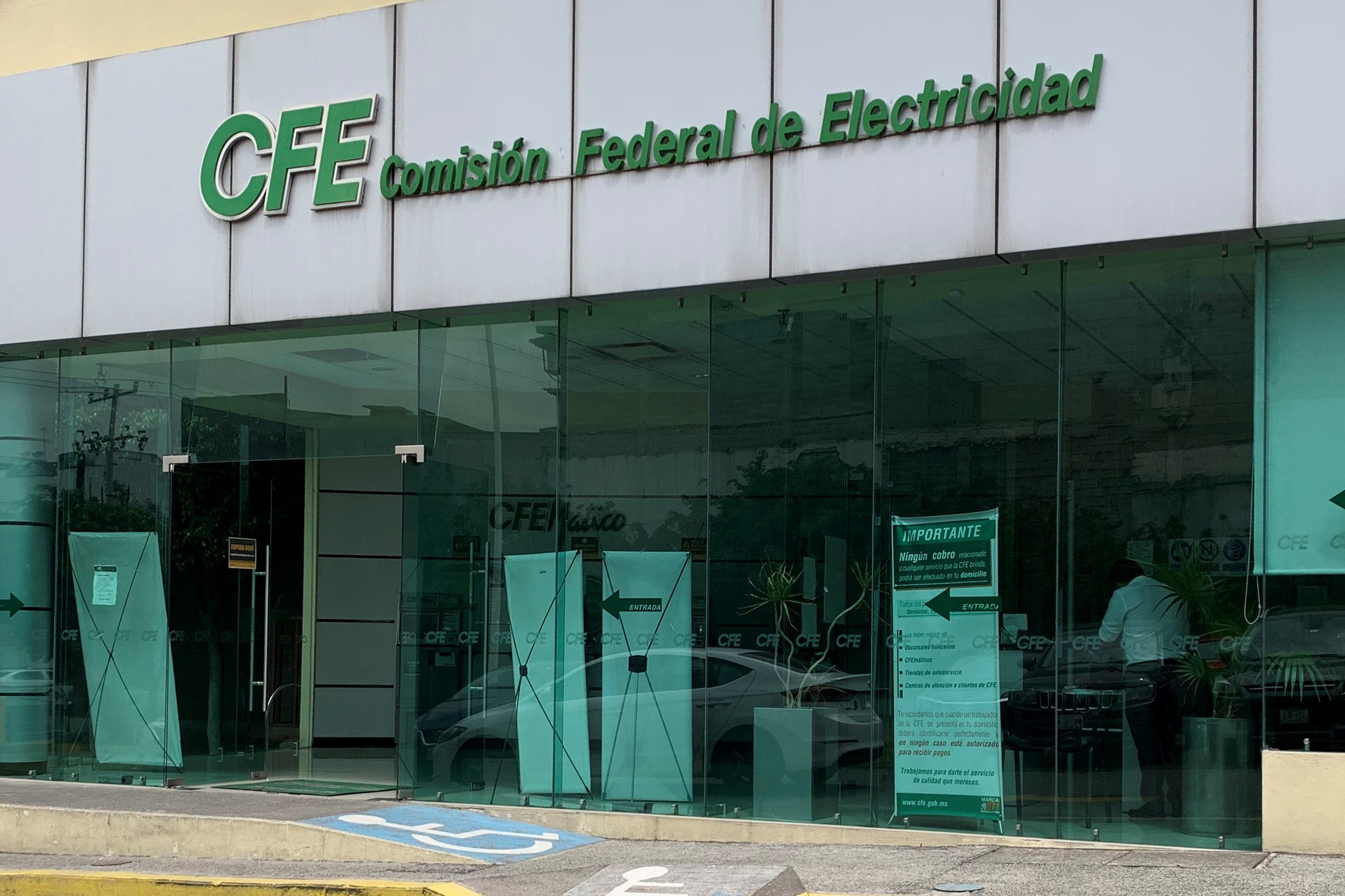 Pemex y CFE volverán a ser públicas