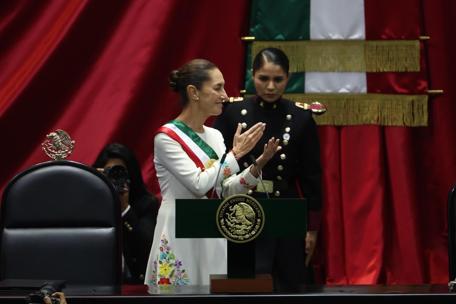 Sheinbaum con banda presidencial