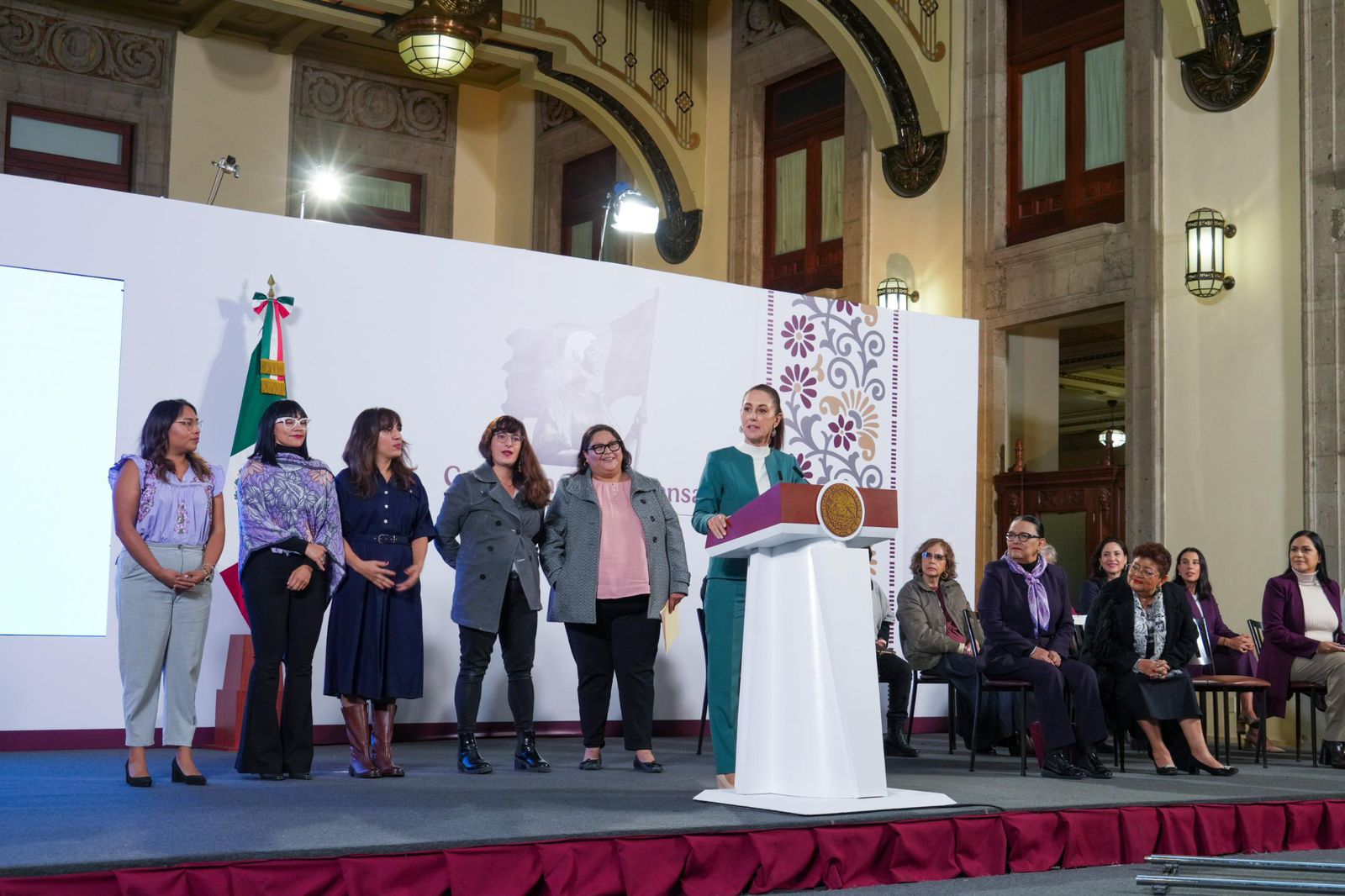 Sheinbaum y mujeres del gabinete