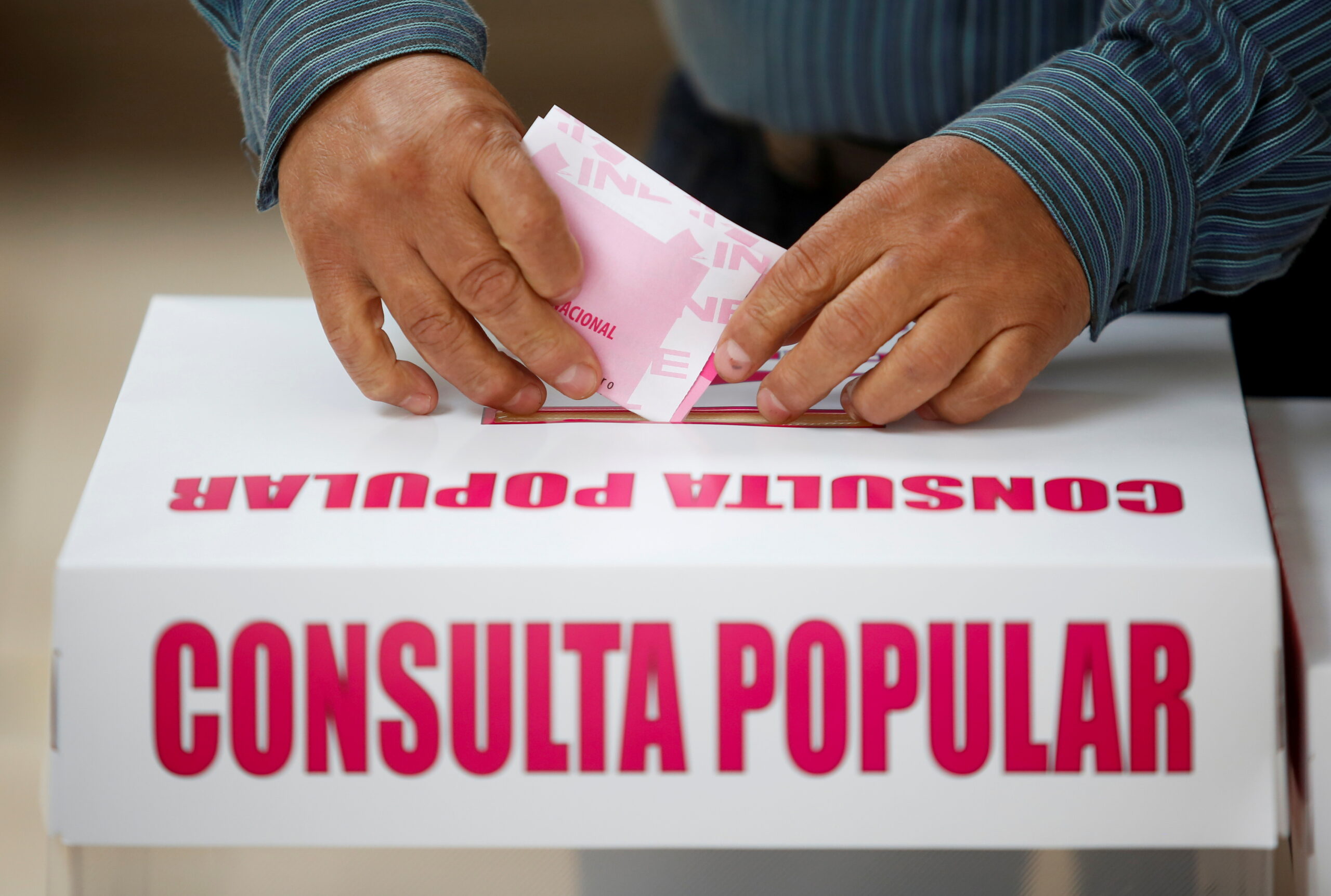 Abogados piden consulta popular