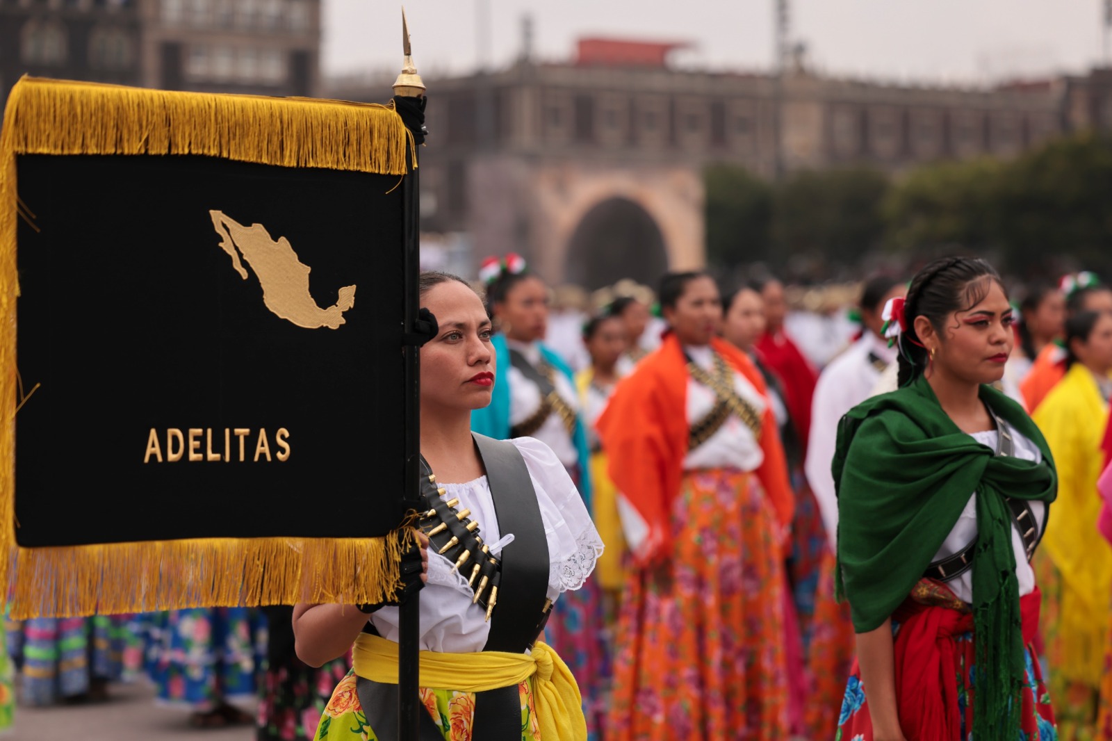 Adelitas en desfile de la Revolución