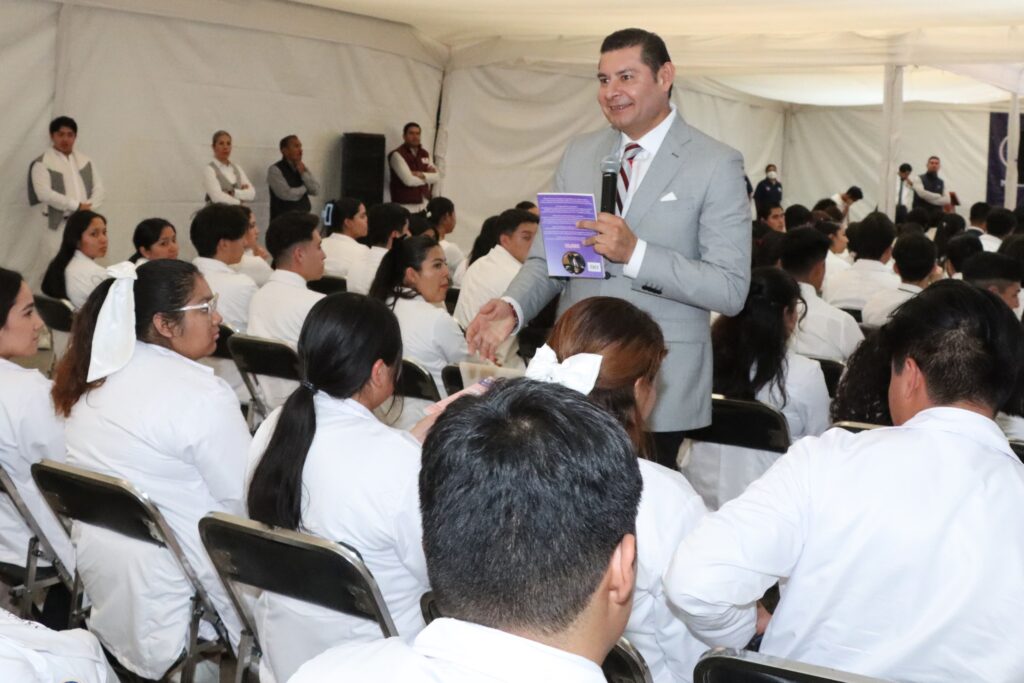 Armenta refrenda compromiso con la salud de los poblanos