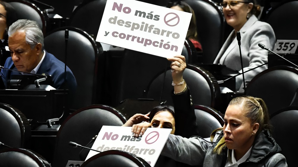 Diputados aprueban extinción de organismos autónomos