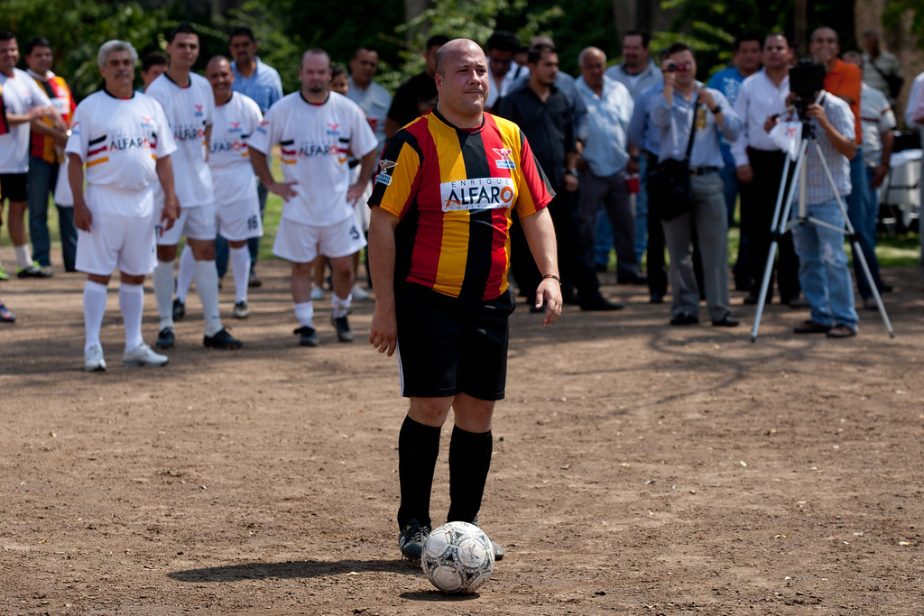 Enrique Alfaro, futbol