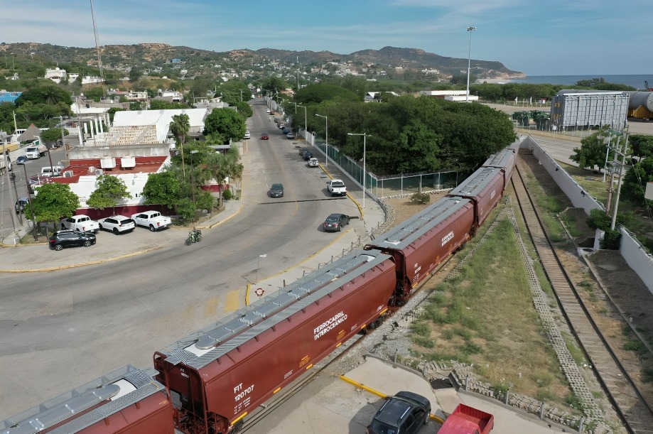 Ferrocarril del Istmo hace traslado de trigo de Oaxaca a Veracruz