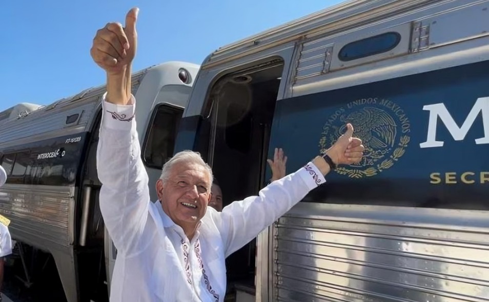 Ferrocarril del Istmo realiza traslado tras reactivación de AMLO