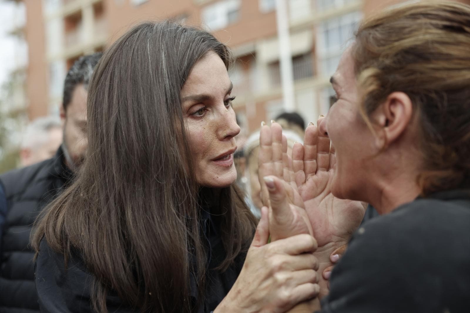 Increpan a rey de España y reina consorte por la DANA