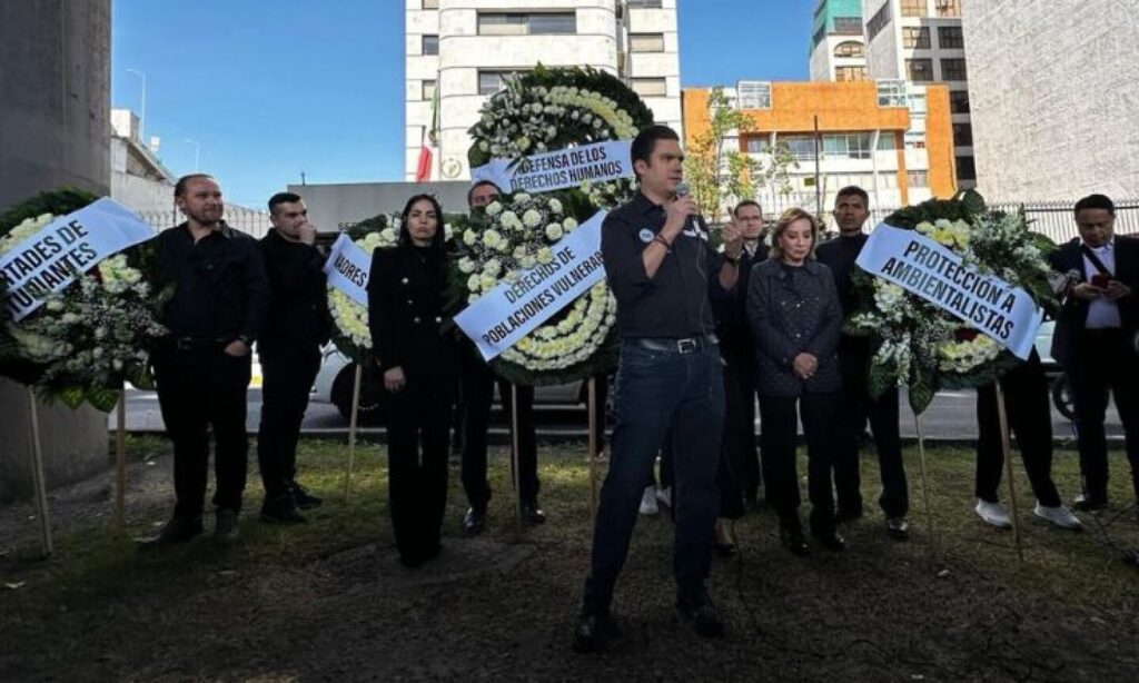 PAN encabeza protesta fúnebre en CNDH