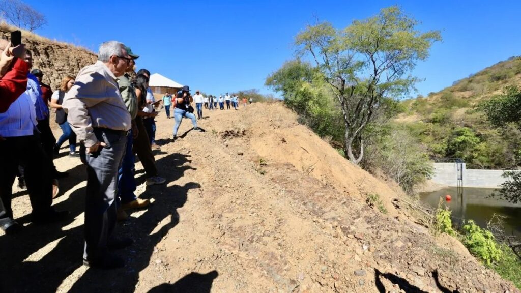 Rubén Rocha supervisa obras