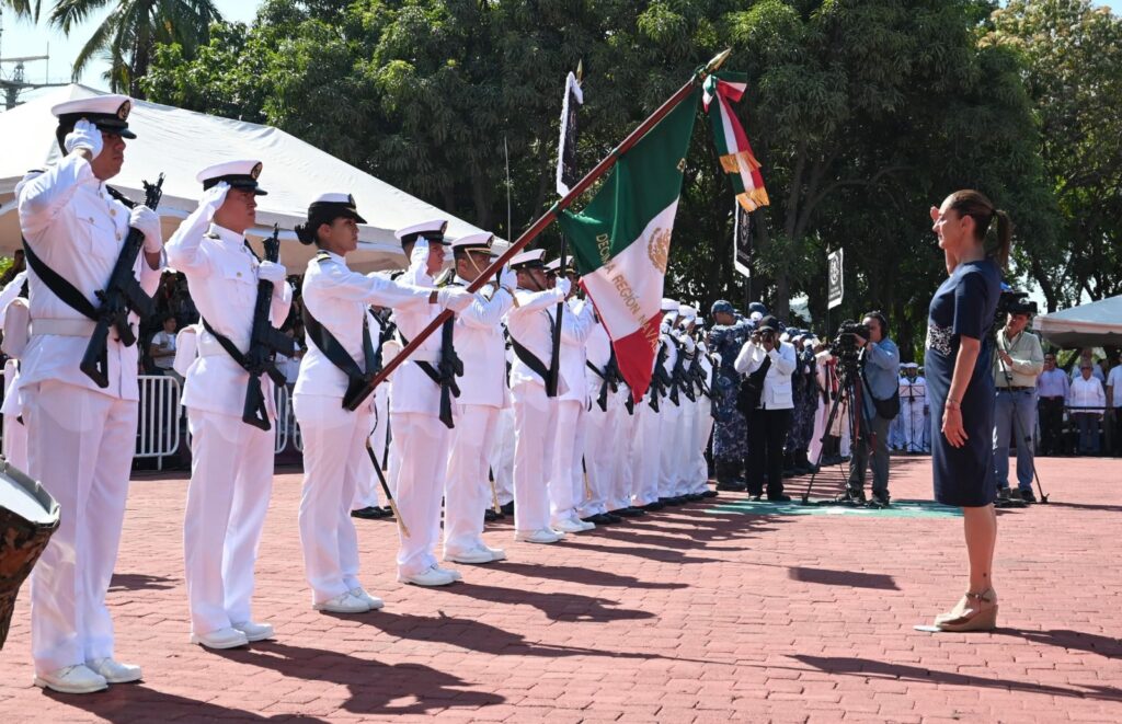 Sheinbaum en honores a la bandera