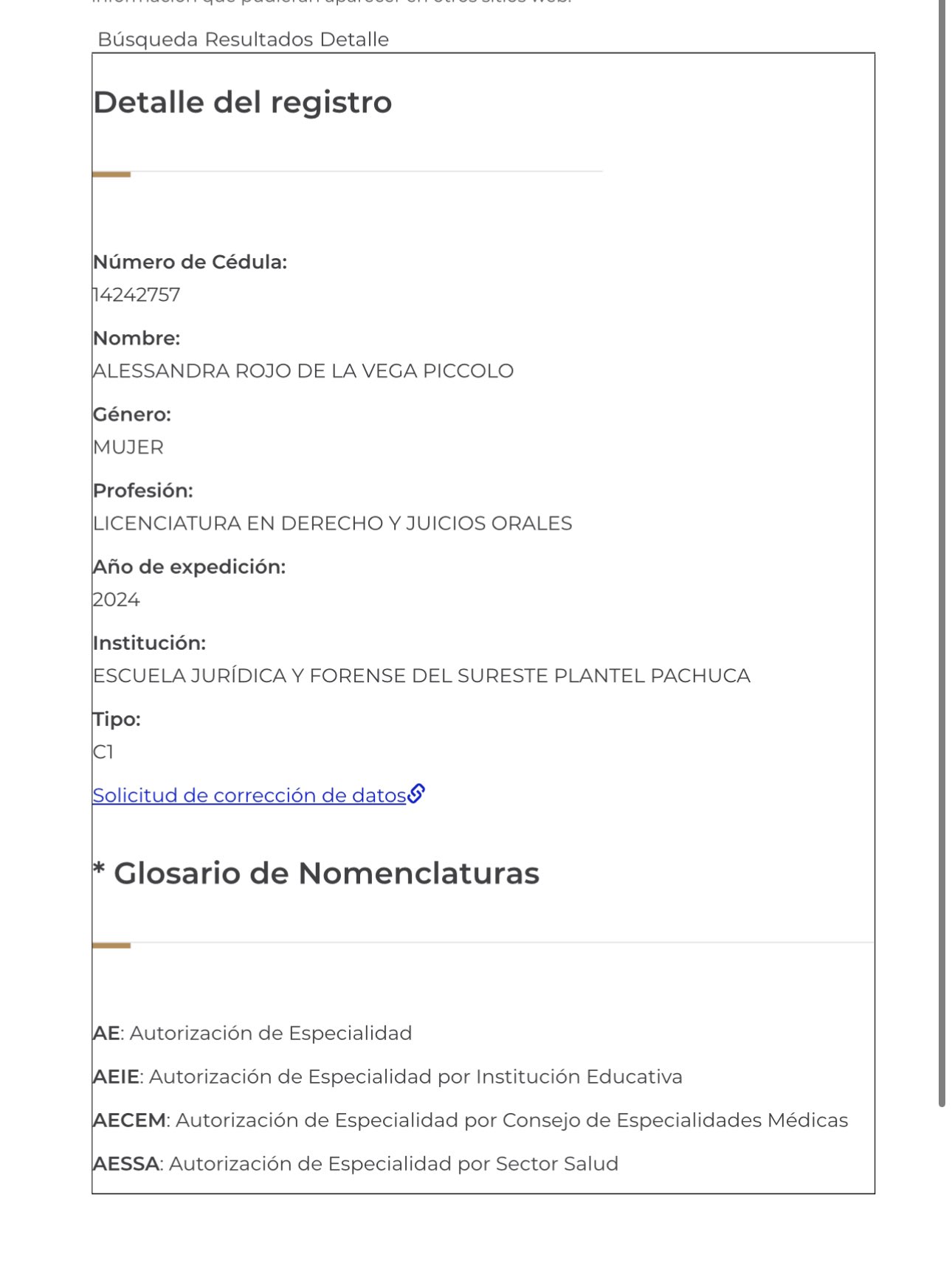 ¿Alessandra Rojo obtuvo su título en universidad "patito"?