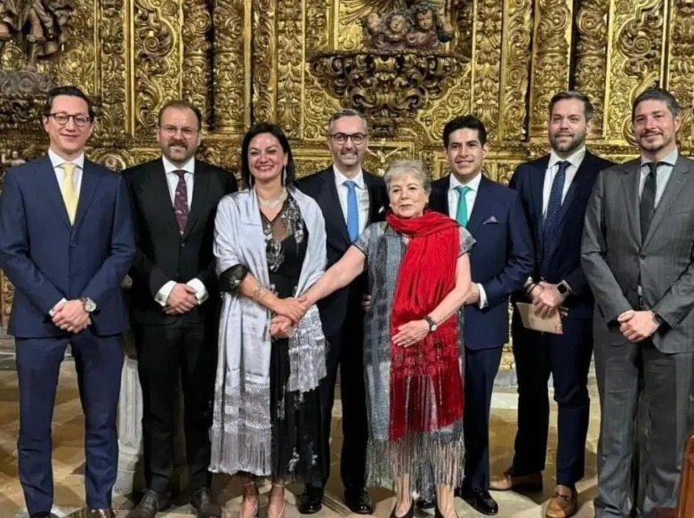 Alicia Bárcena en boda en Munal