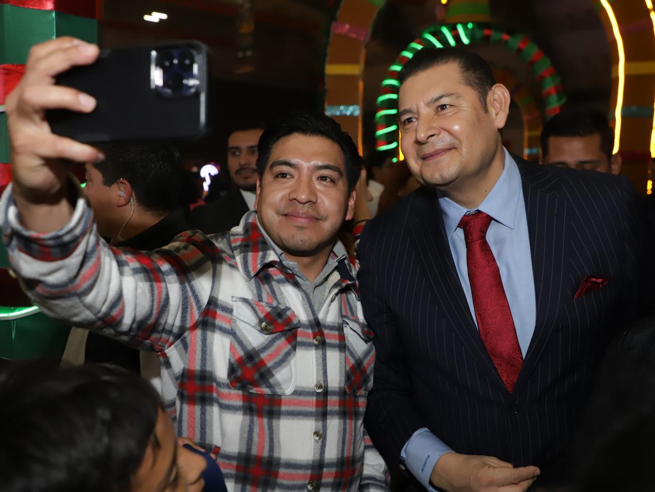 Armenta celebra éxito del festival navideño