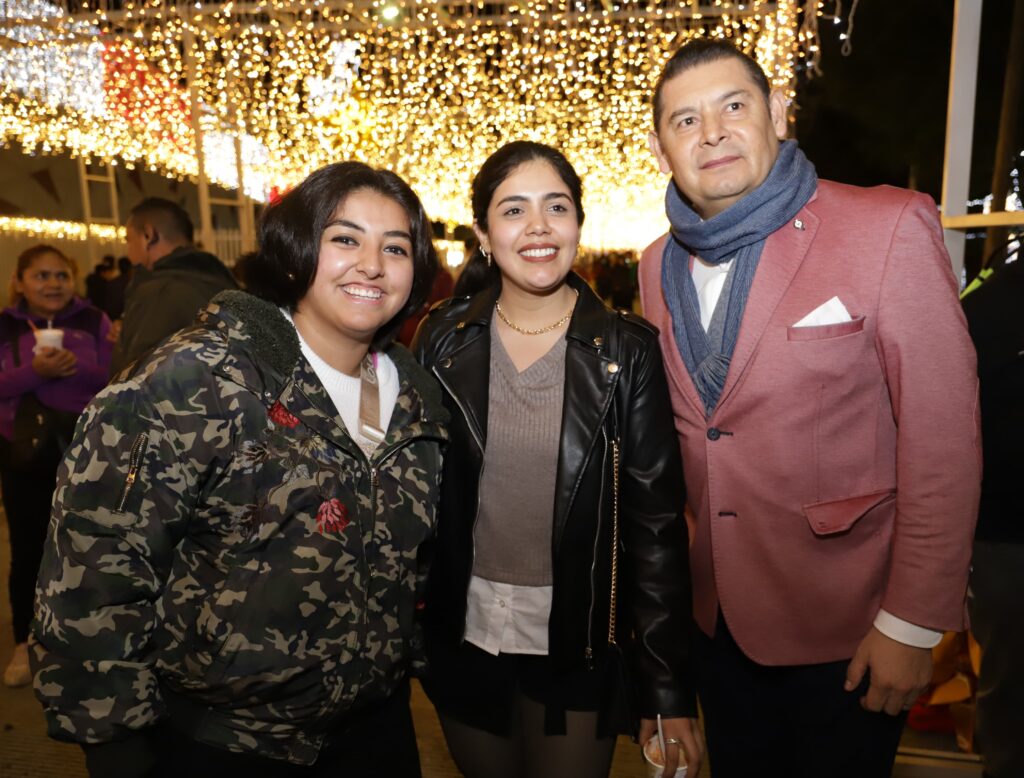 Armenta comparte festival navideño