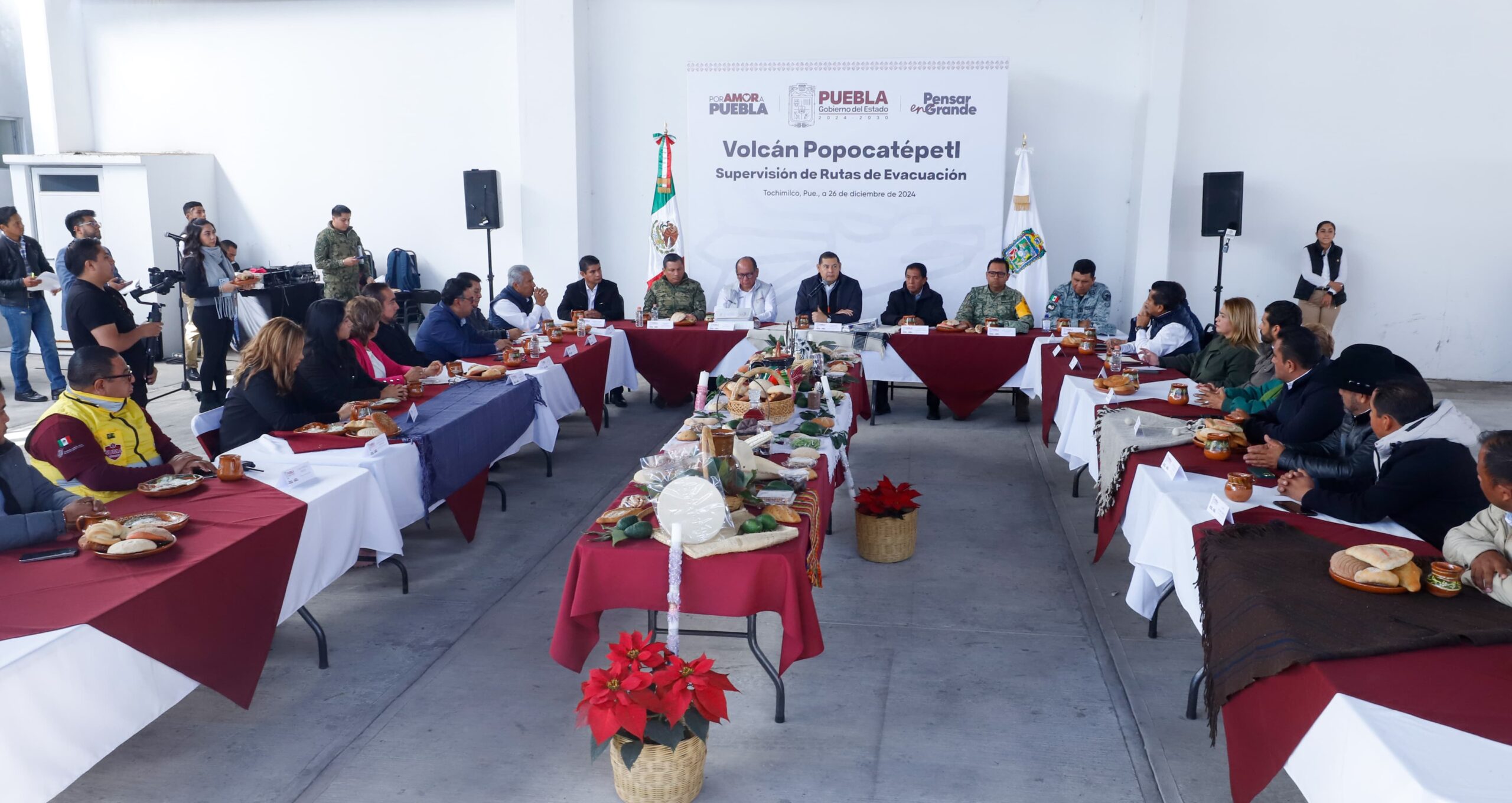 Armenta supervisa rutas de volcán
