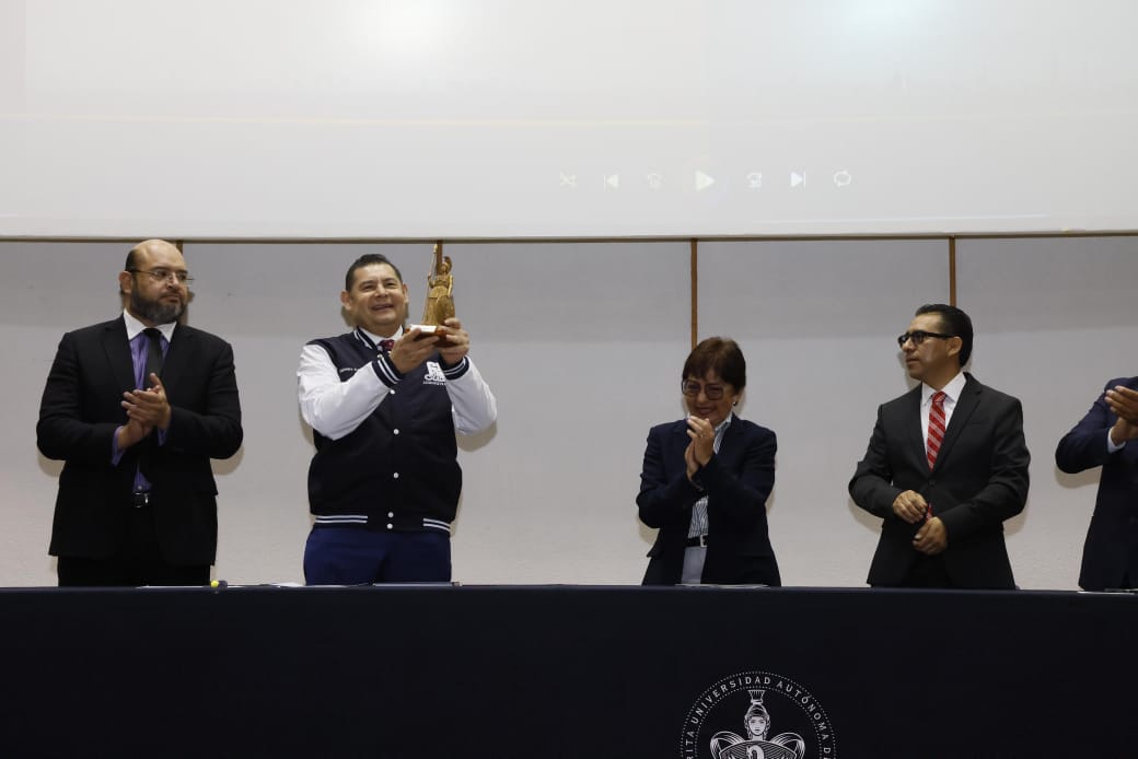 BUAP reconoce a Armenta