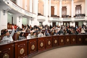 Congresos locales contra organismos autónomos