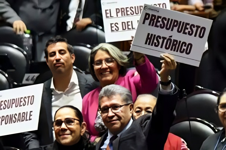 Monreal y diputados Morena