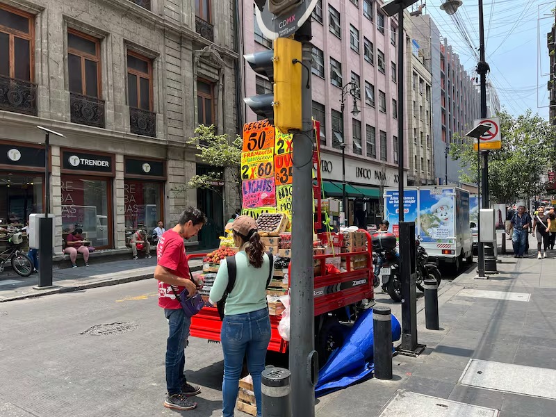 Ricardo Salinas criticó al comercio ambulante