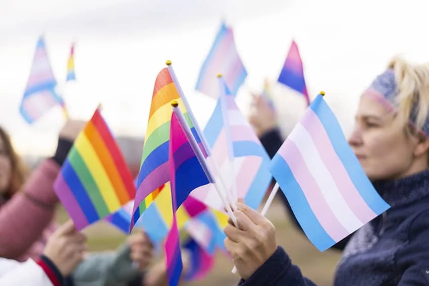 Eduardo Verástegui impulsa agenda anti trans