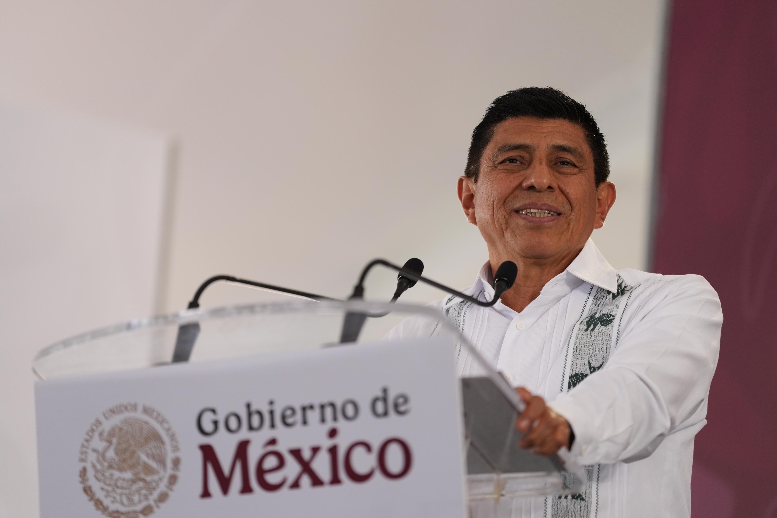 María Elena Ríos interrumpe evento de Sheinbaum en Oaxaca