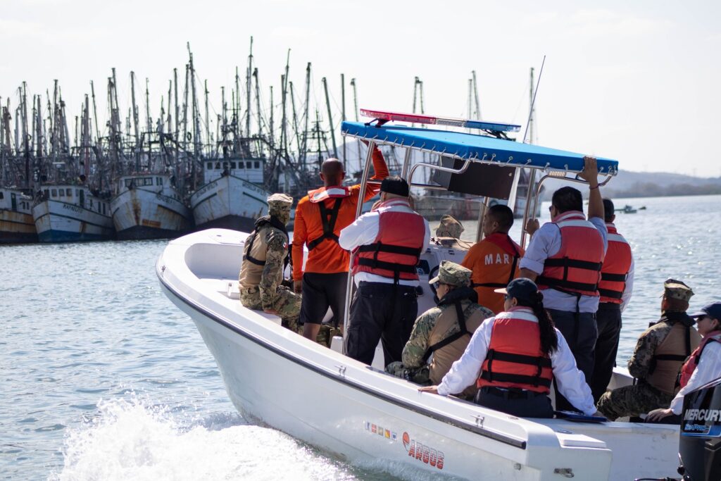 Gabinete de Seguridad contra pesca ilegal