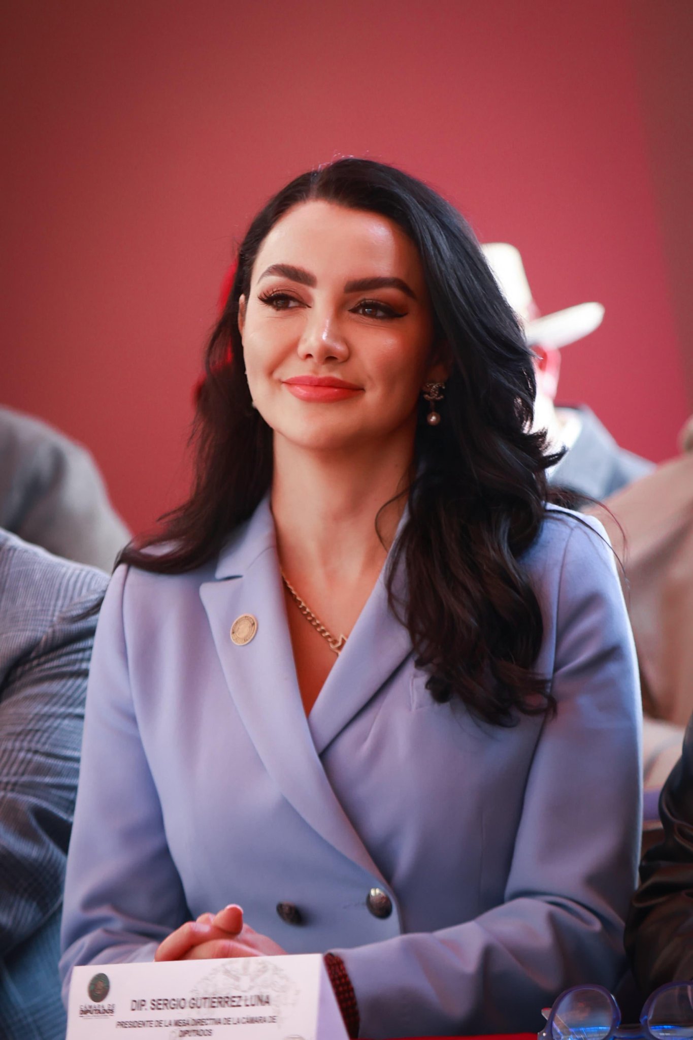 Gaby Jiménez expresa apoyo a migrantes