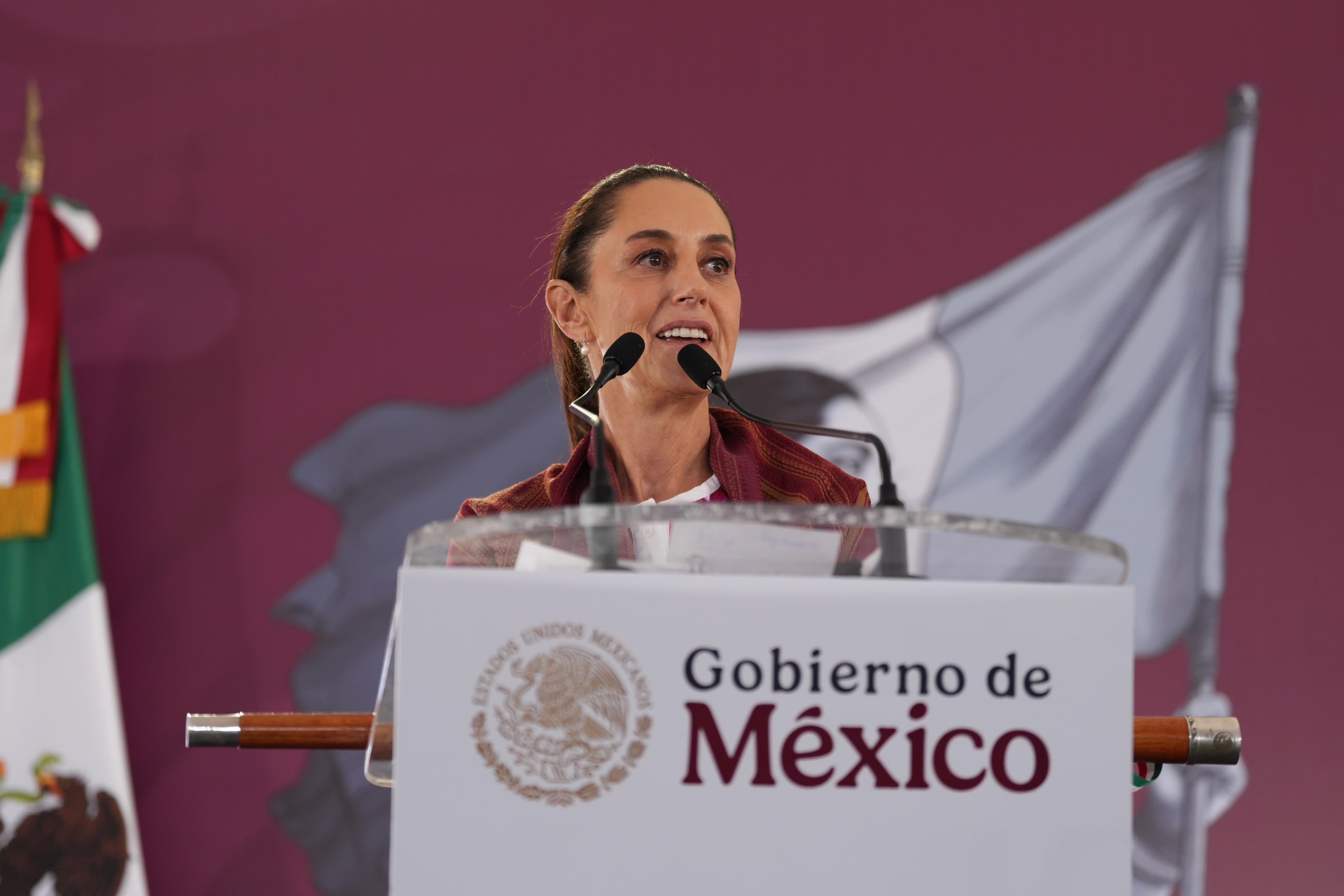 María Elena Ríos interrumpe evento de Sheinbaum en Oaxaca