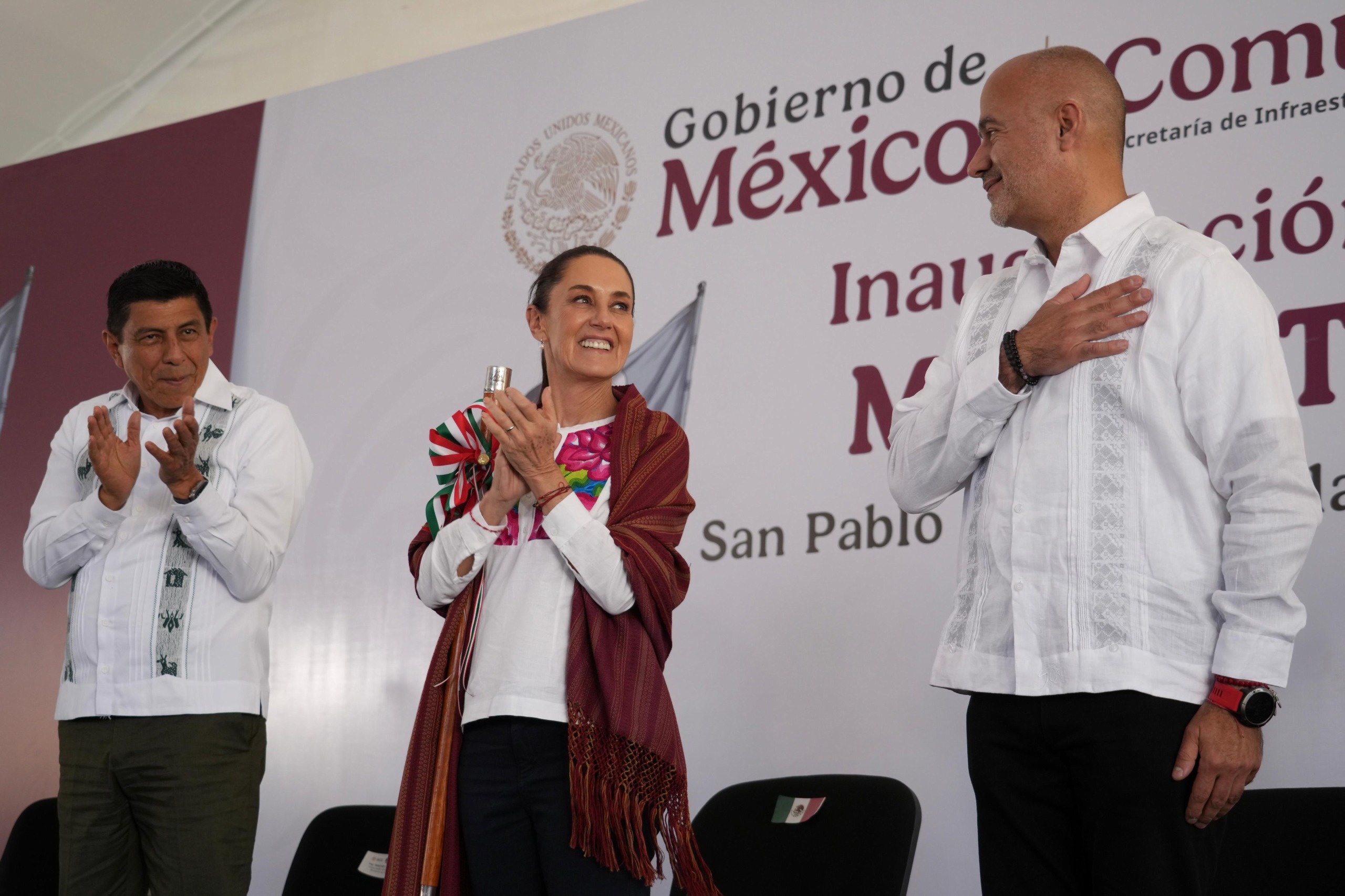 María Elena Ríos interrumpe evento de Sheinbaum en Oaxaca