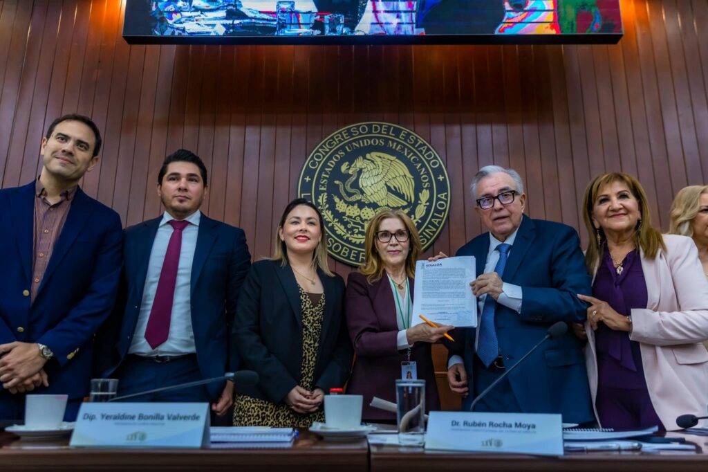 Rubén Rocha en el Congreso del Estado