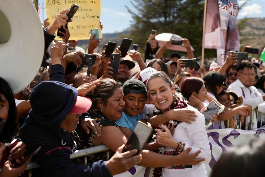 Sheinbaum se reune con población de Oaxaca